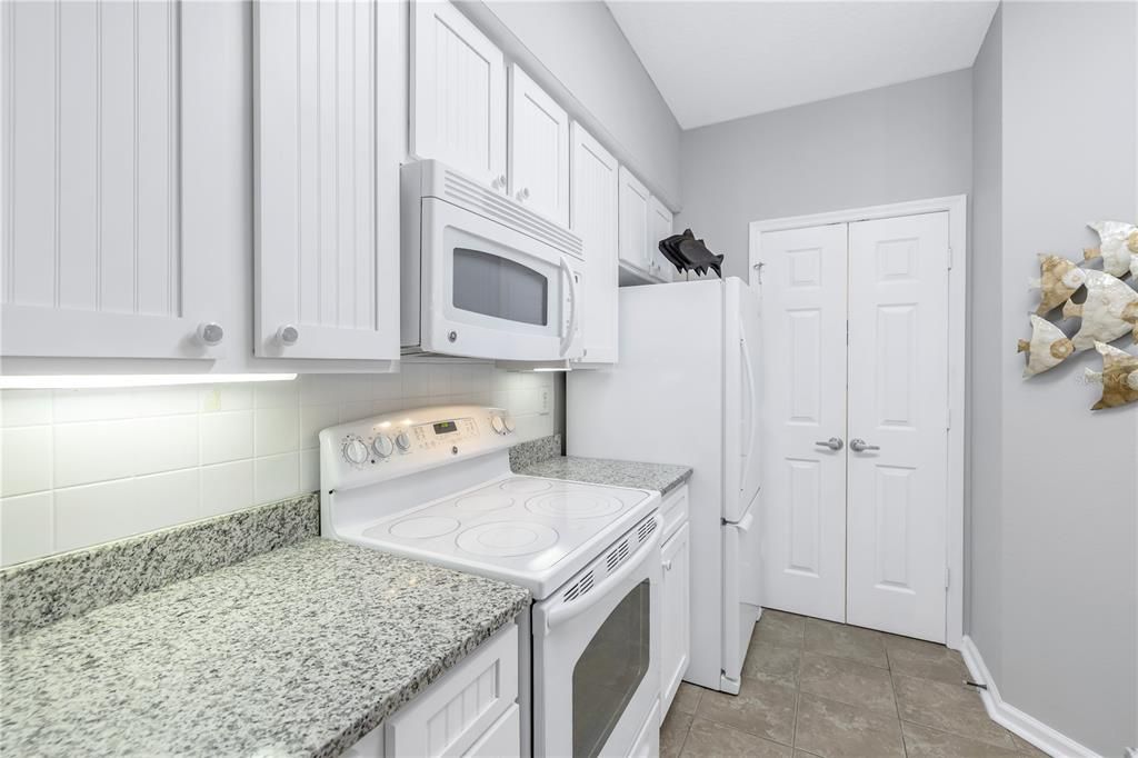 Active With Contract: $359,900 (2 beds, 2 baths, 1212 Square Feet)