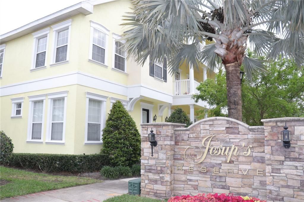 Recently Sold: $315,000 (2 beds, 2 baths, 1129 Square Feet)