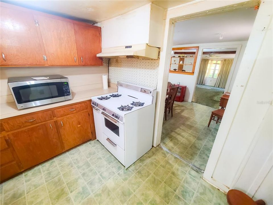 For Sale: $149,900 (2 beds, 1 baths, 1108 Square Feet)