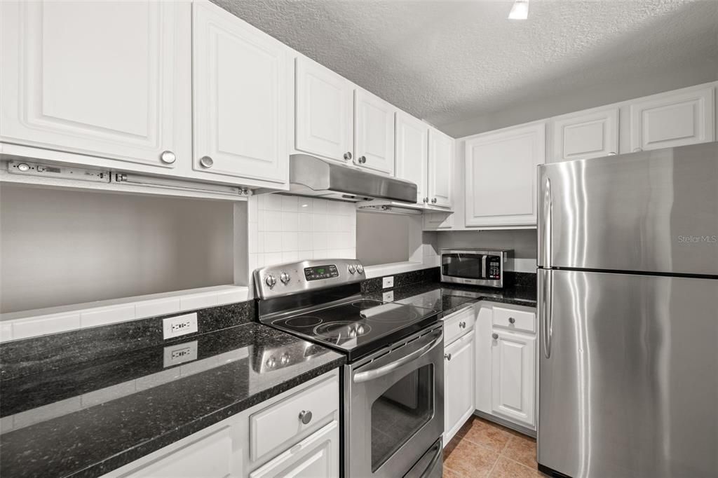 For Sale: $469,900 (2 beds, 2 baths, 1245 Square Feet)