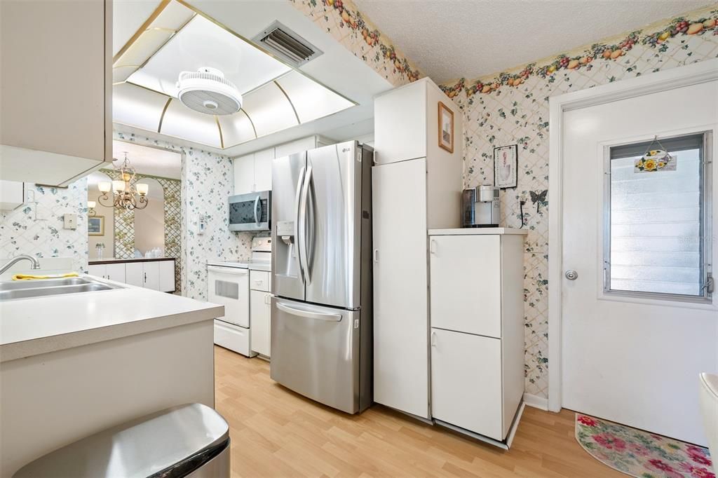 For Sale: $325,000 (2 beds, 2 baths, 1210 Square Feet)