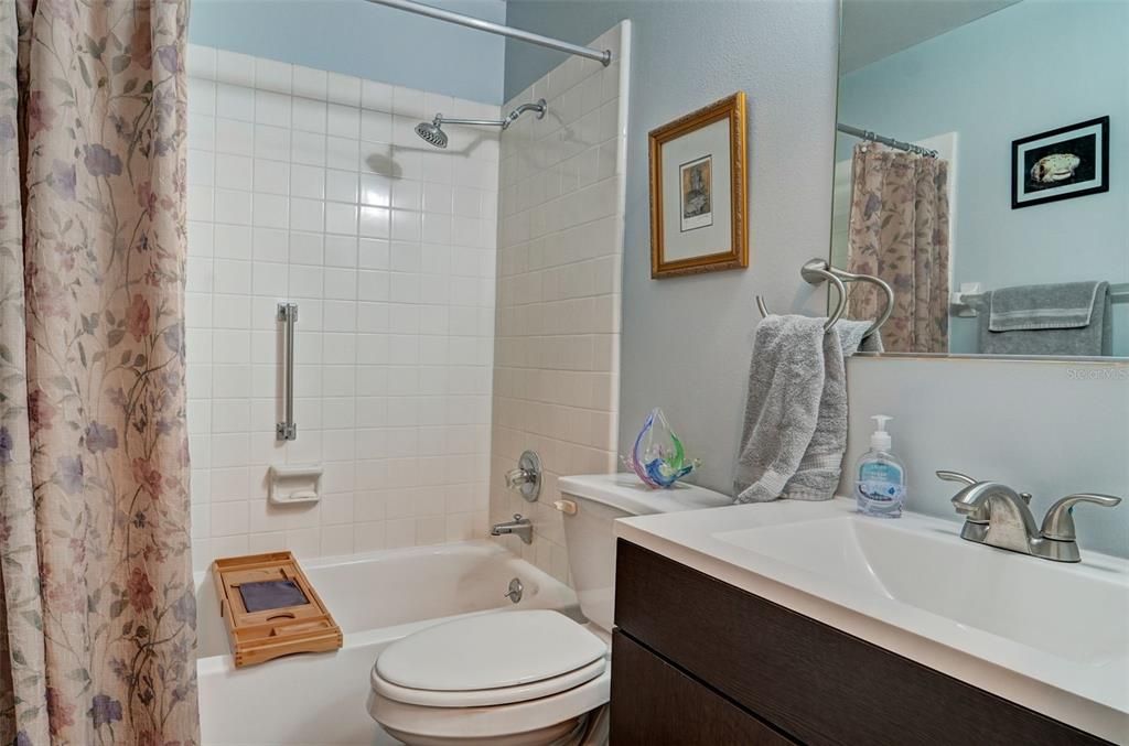 For Sale: $209,000 (2 beds, 2 baths, 1008 Square Feet)