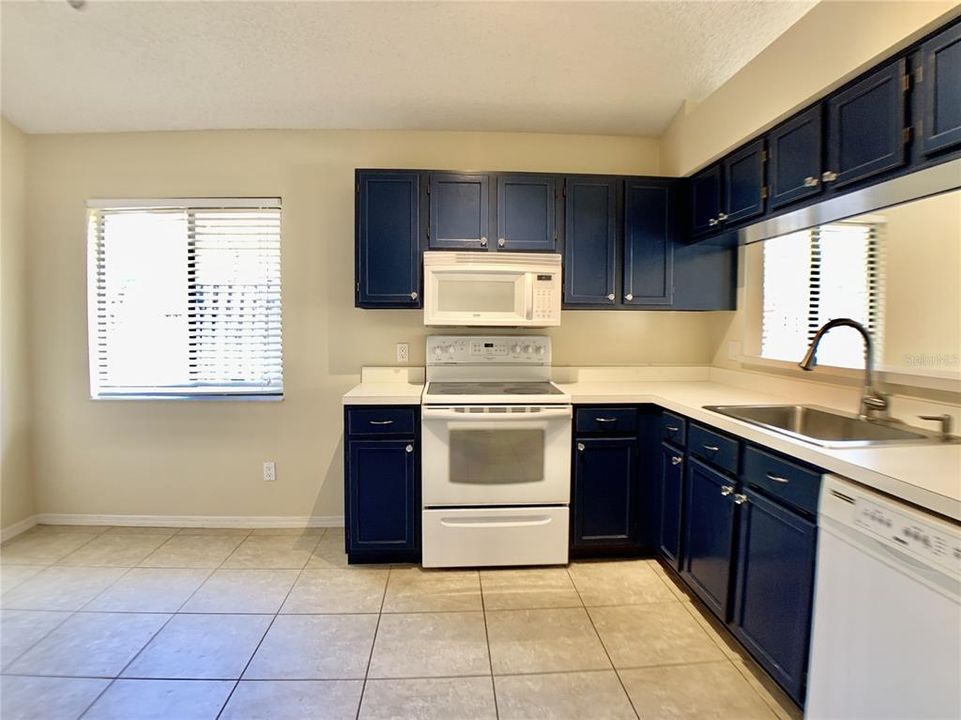 Recently Rented: $2,249 (3 beds, 2 baths, 1555 Square Feet)