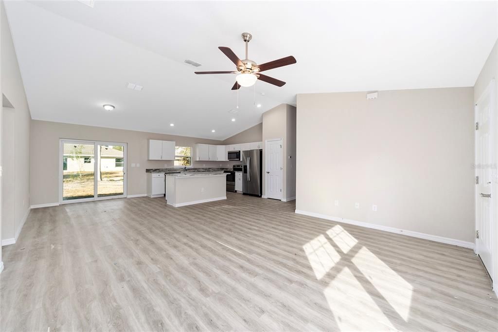 For Sale: $259,000 (3 beds, 2 baths, 1400 Square Feet)