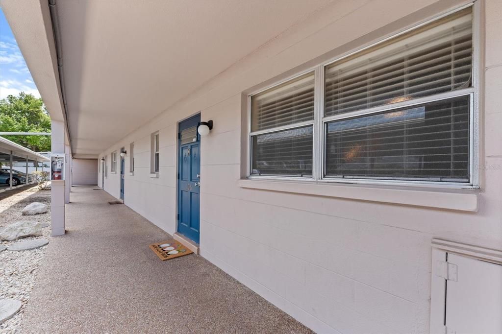 Active With Contract: $125,000 (2 beds, 1 baths, 960 Square Feet)