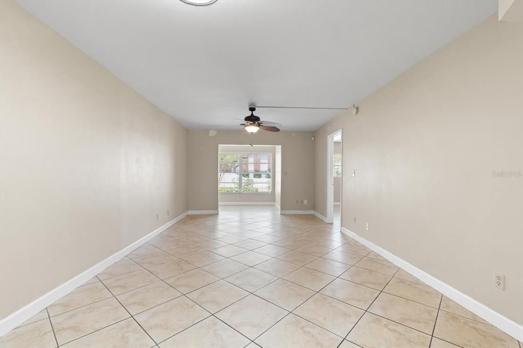 Active With Contract: $125,000 (2 beds, 1 baths, 960 Square Feet)