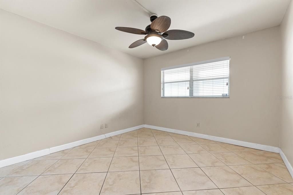 Active With Contract: $125,000 (2 beds, 1 baths, 960 Square Feet)