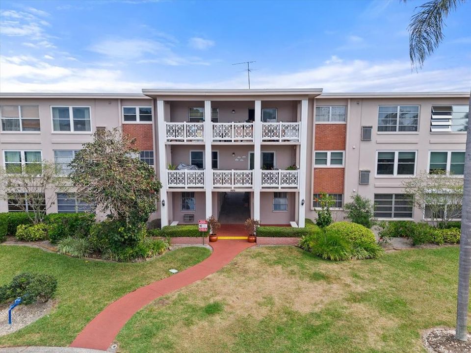 Active With Contract: $125,000 (2 beds, 1 baths, 960 Square Feet)