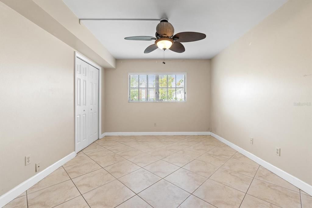 Active With Contract: $125,000 (2 beds, 1 baths, 960 Square Feet)