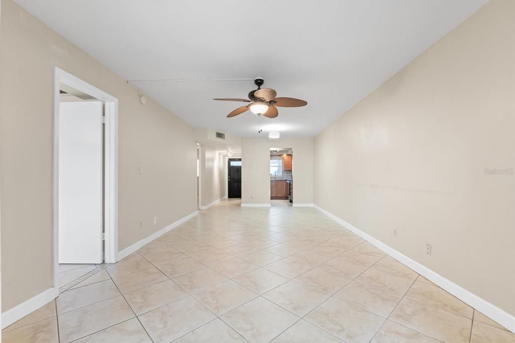 Active With Contract: $125,000 (2 beds, 1 baths, 960 Square Feet)