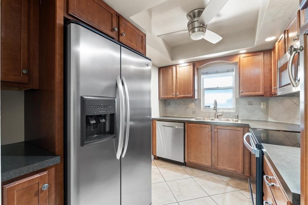 Active With Contract: $125,000 (2 beds, 1 baths, 960 Square Feet)