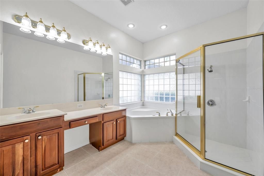 最近售出: $515,000 (4 贝兹, 3 浴室, 2583 平方英尺)