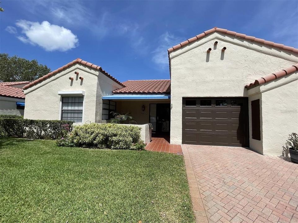 Recently Sold: $300,000 (2 beds, 2 baths, 1264 Square Feet)