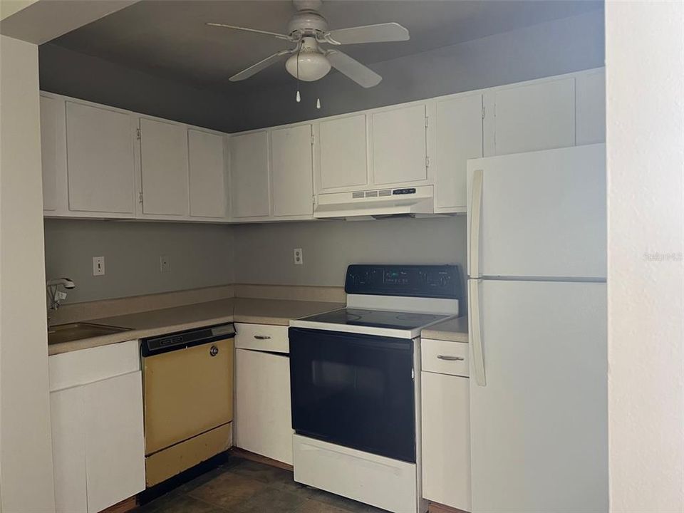 For Sale: $79,000 (1 beds, 1 baths, 600 Square Feet)