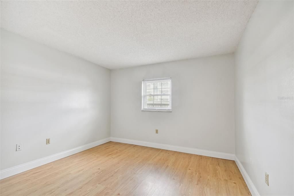 Active With Contract: $199,900 (2 beds, 2 baths, 1075 Square Feet)