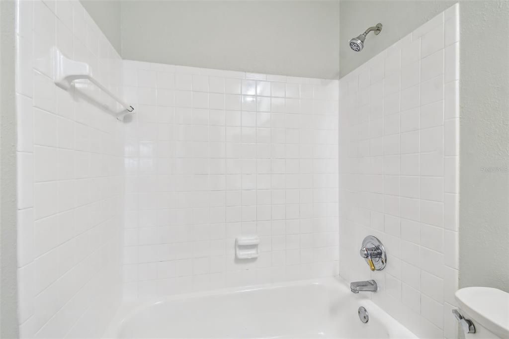 Active With Contract: $199,900 (2 beds, 2 baths, 1075 Square Feet)