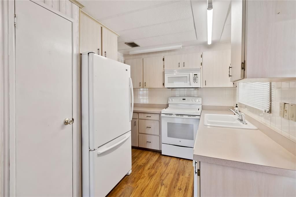 For Sale: $160,000 (2 beds, 1 baths, 1096 Square Feet)