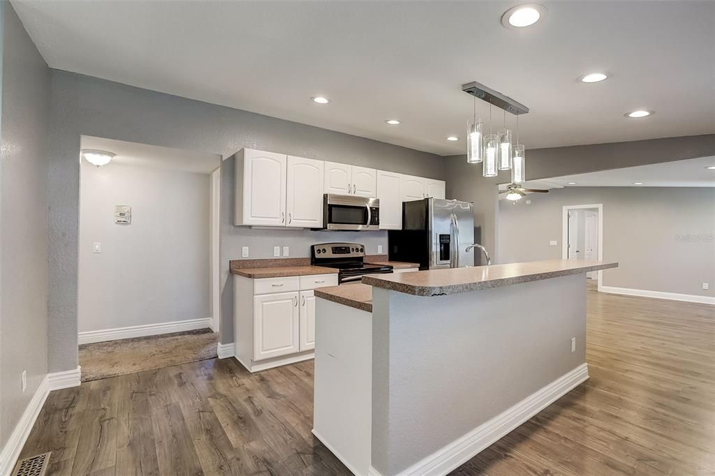 Active With Contract: $369,900 (3 beds, 2 baths, 1620 Square Feet)