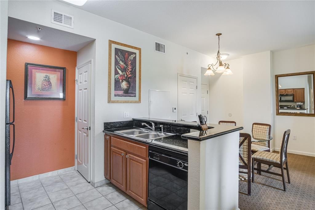 For Sale: $189,900 (2 beds, 2 baths, 1060 Square Feet)