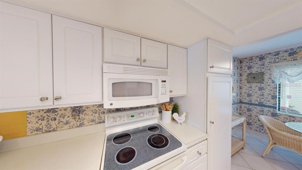 For Sale: $227,000 (2 beds, 2 baths, 1316 Square Feet)