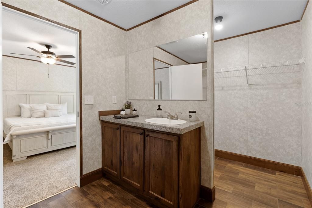 最近售出: $259,900 (3 贝兹, 2 浴室, 1216 平方英尺)