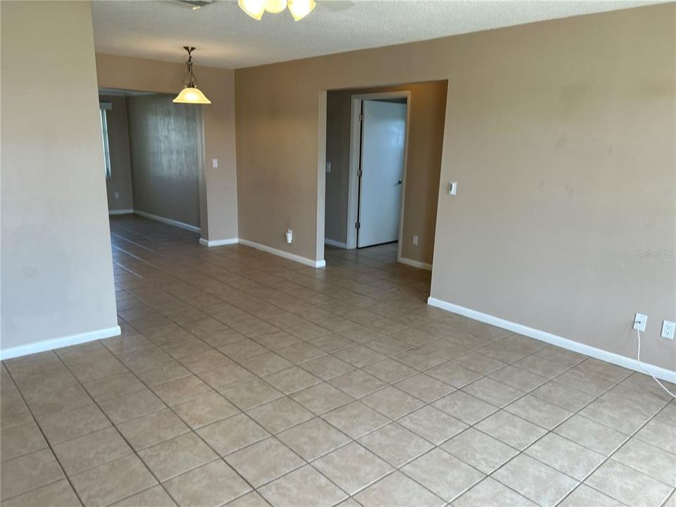 For Sale: $249,000 (2 beds, 1 baths, 1013 Square Feet)