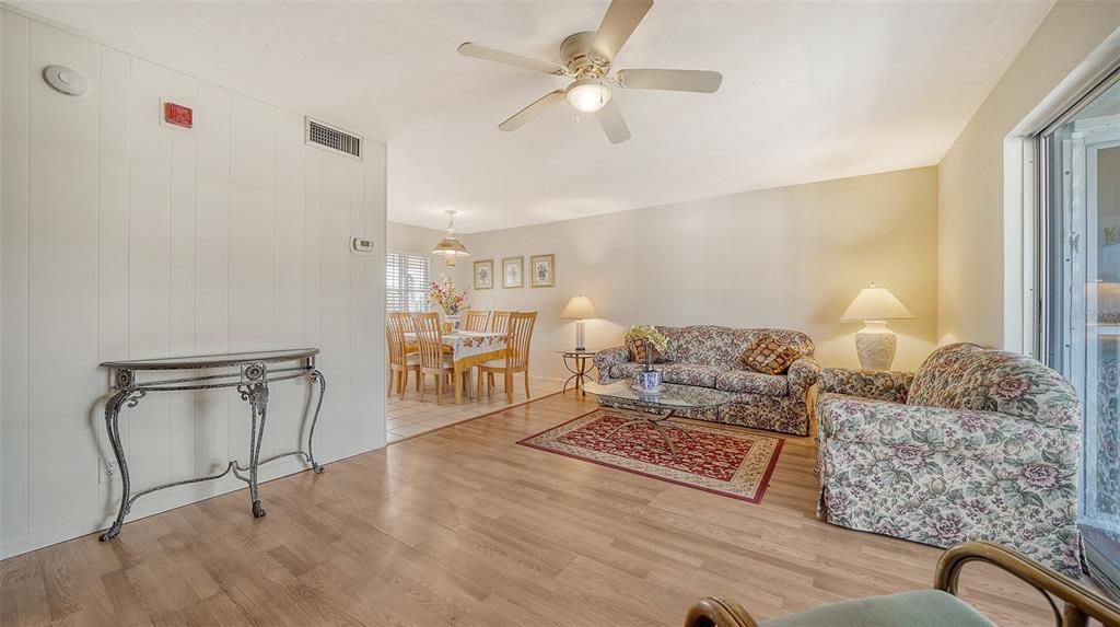 Active With Contract: $135,000 (1 beds, 1 baths, 674 Square Feet)