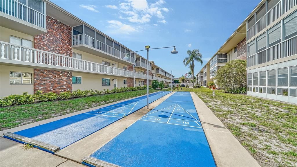 Active With Contract: $135,000 (1 beds, 1 baths, 674 Square Feet)