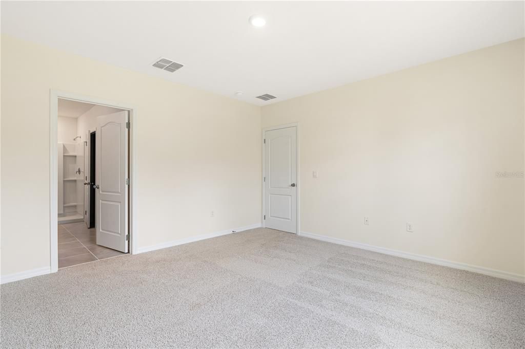 Active With Contract: $1,990 (3 beds, 2 baths, 1614 Square Feet)