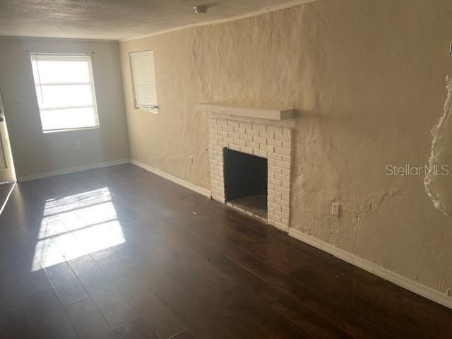 Recently Rented: $1,395 (2 beds, 1 baths, 920 Square Feet)