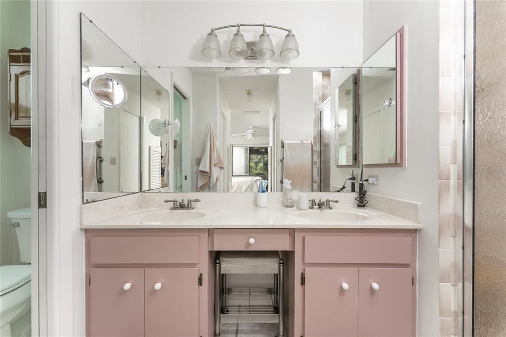 Double basin vanity
