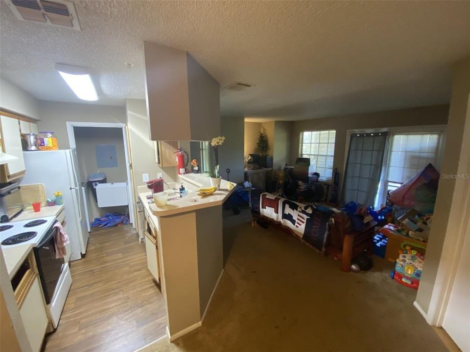 For Sale: $155,000 (2 beds, 1 baths, 828 Square Feet)
