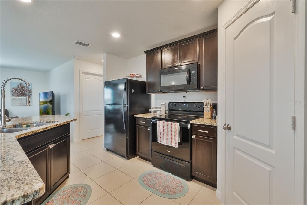 Active With Contract: $344,900 (3 beds, 2 baths, 1456 Square Feet)