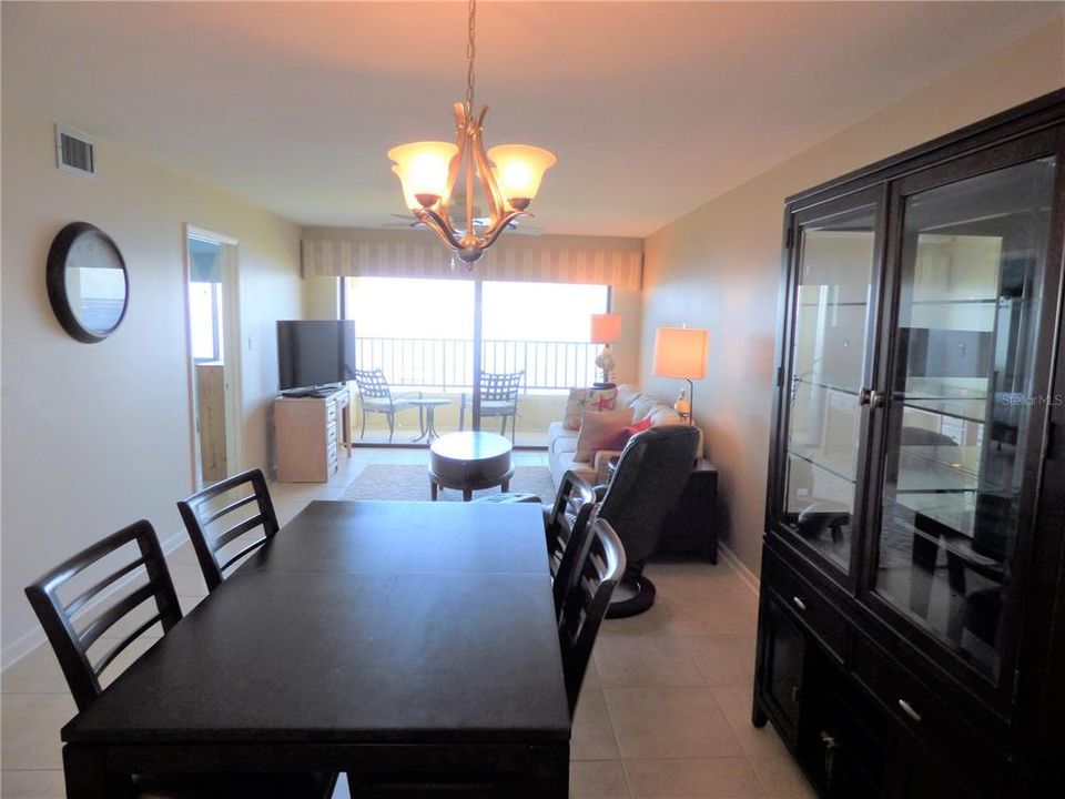For Rent: $3,200 (2 beds, 2 baths, 988 Square Feet)
