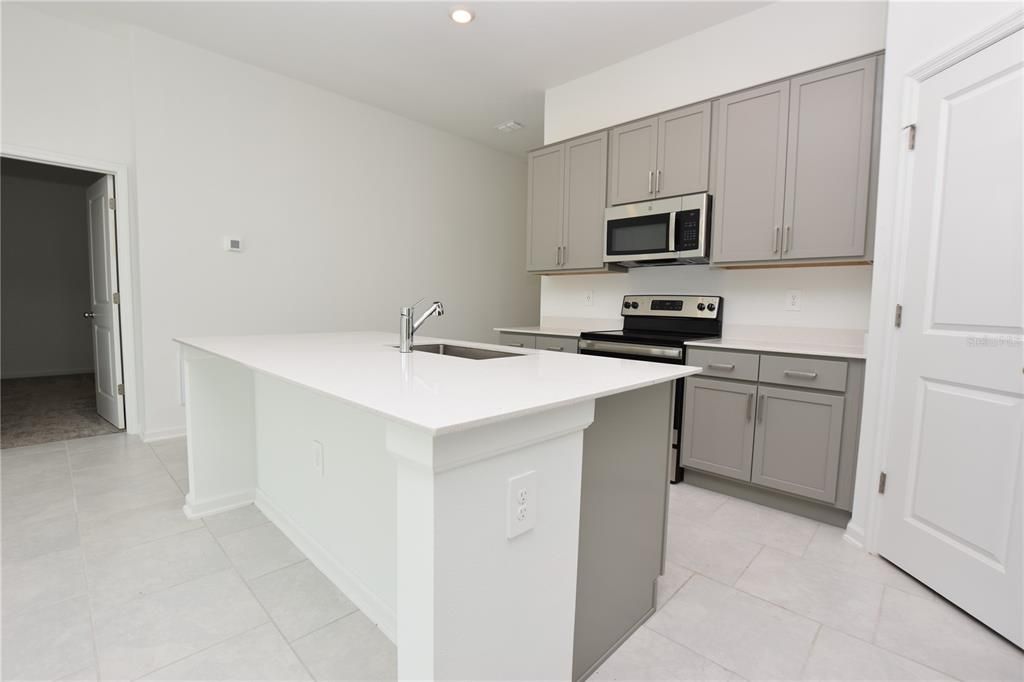 Active With Contract: $1,800 (3 beds, 2 baths, 1560 Square Feet)