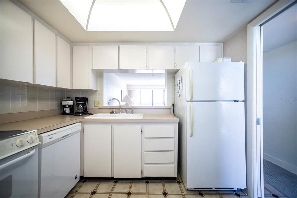 Active With Contract: $249,000 (2 beds, 2 baths, 1050 Square Feet)
