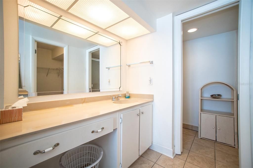 Active With Contract: $249,000 (2 beds, 2 baths, 1050 Square Feet)