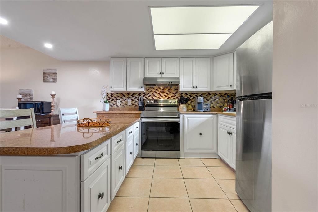 For Sale: $245,000 (2 beds, 2 baths, 955 Square Feet)