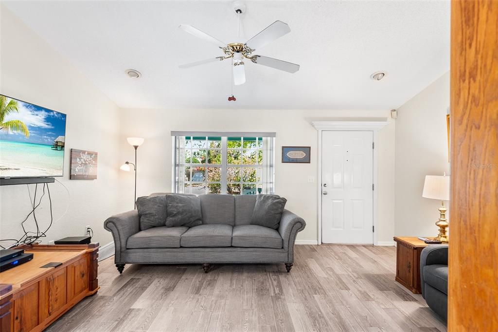 Recently Sold: $290,000 (3 beds, 2 baths, 1388 Square Feet)