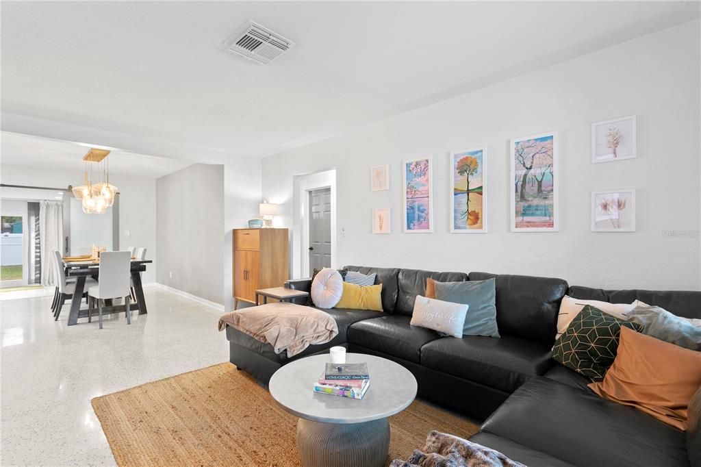 Active With Contract: $449,000 (2 beds, 2 baths, 1233 Square Feet)