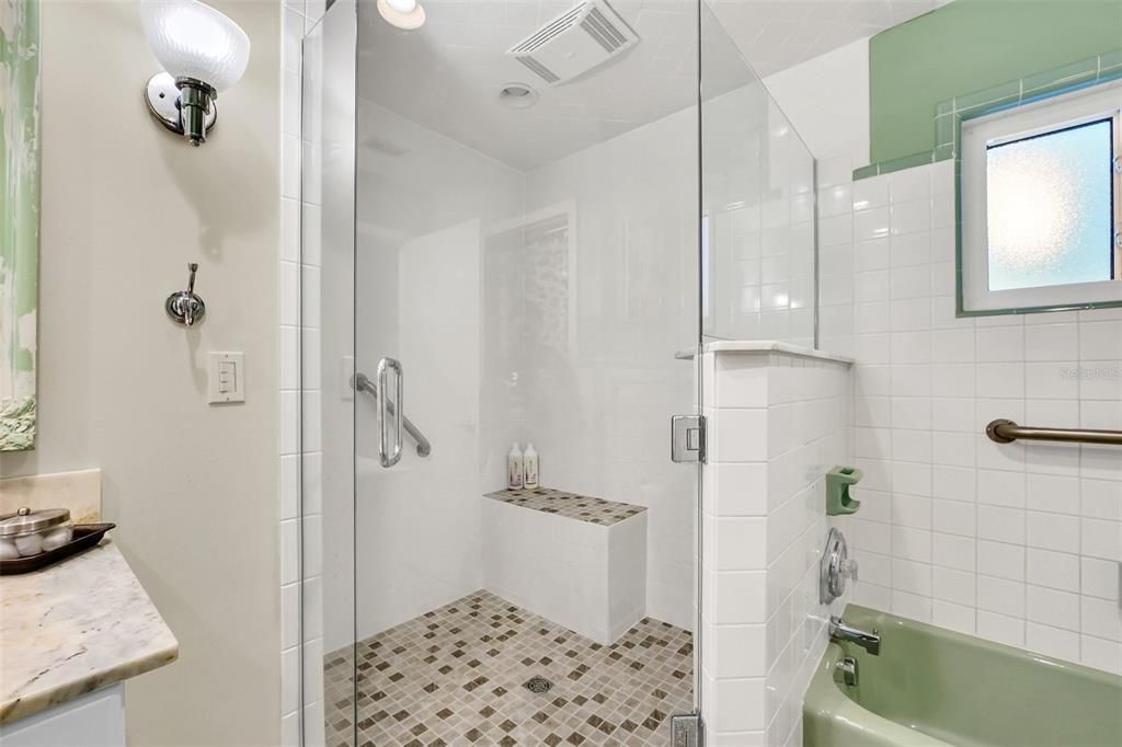 合同活跃: $419,900 (2 贝兹, 1 浴室, 1604 平方英尺)