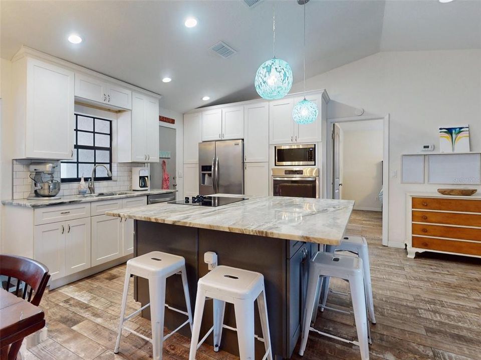 Active With Contract: $578,000 (3 beds, 2 baths, 1600 Square Feet)