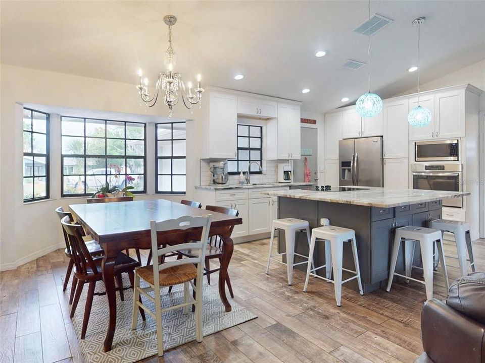 Active With Contract: $578,000 (3 beds, 2 baths, 1600 Square Feet)