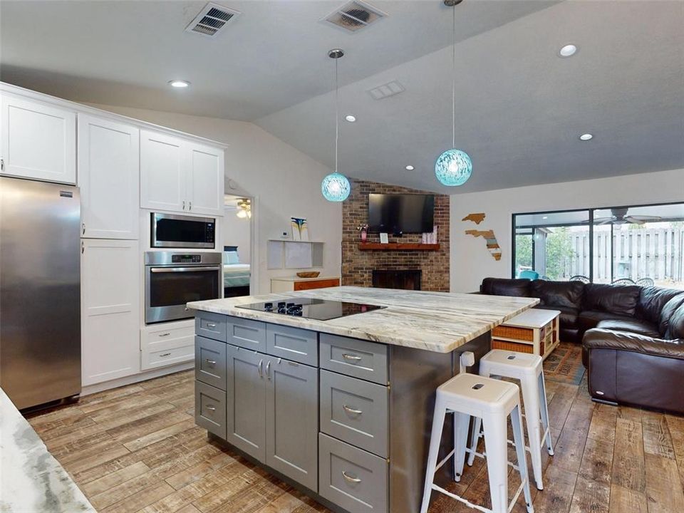 Active With Contract: $578,000 (3 beds, 2 baths, 1600 Square Feet)