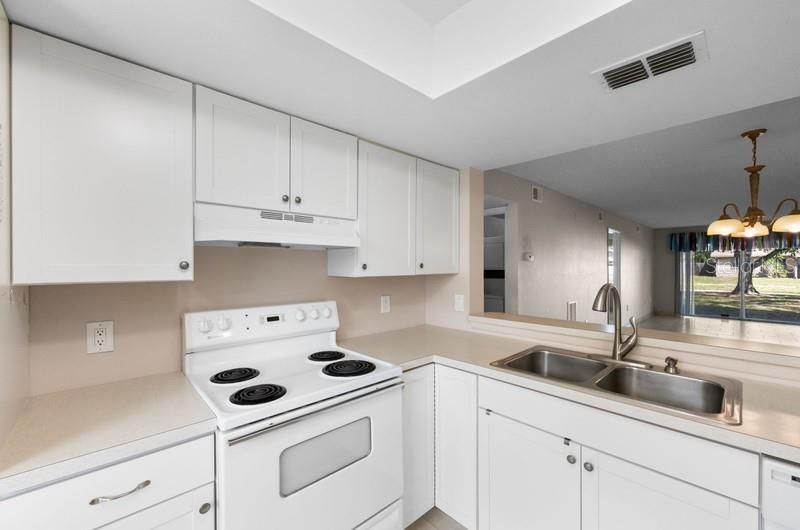 For Sale: $224,995 (2 beds, 2 baths, 1060 Square Feet)