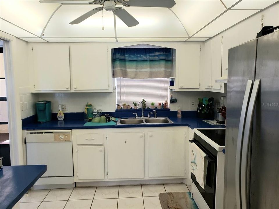 For Sale: $168,900 (1 beds, 1 baths, 845 Square Feet)