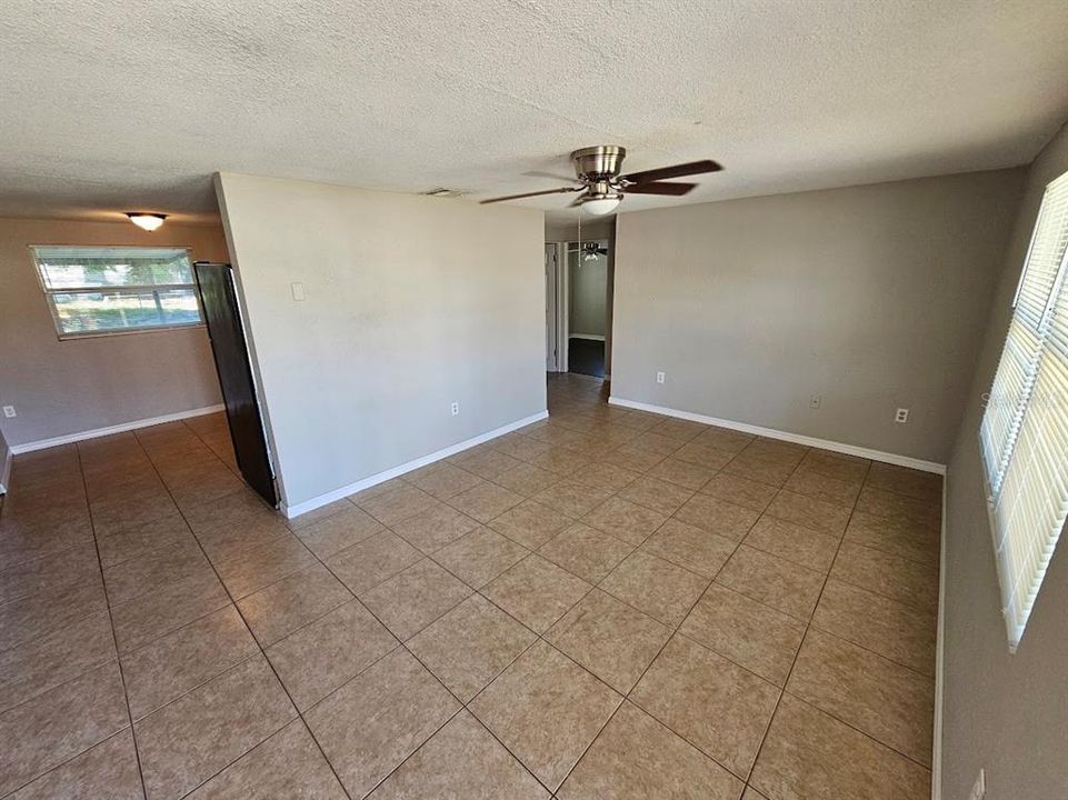 Active With Contract: $189,500 (3 beds, 1 baths, 768 Square Feet)