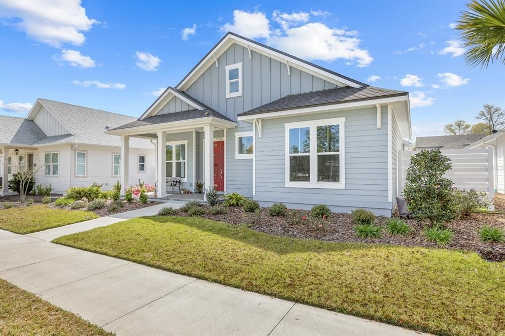 Active With Contract: $4,000 (3 beds, 3 baths, 2103 Square Feet)