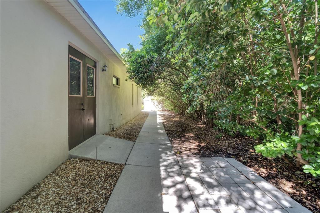Active With Contract: $775,000 (3 beds, 3 baths, 2608 Square Feet)