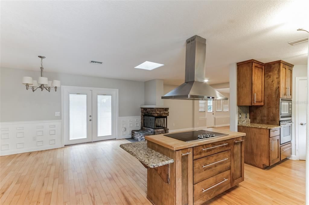 Active With Contract: $399,900 (3 beds, 3 baths, 2205 Square Feet)